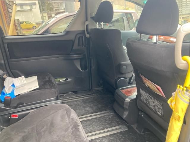 TOYOTA VELLFIRE 2010