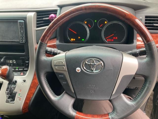 TOYOTA VELLFIRE 2010
