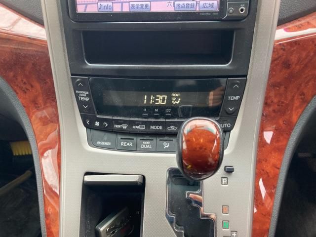 TOYOTA VELLFIRE 2010