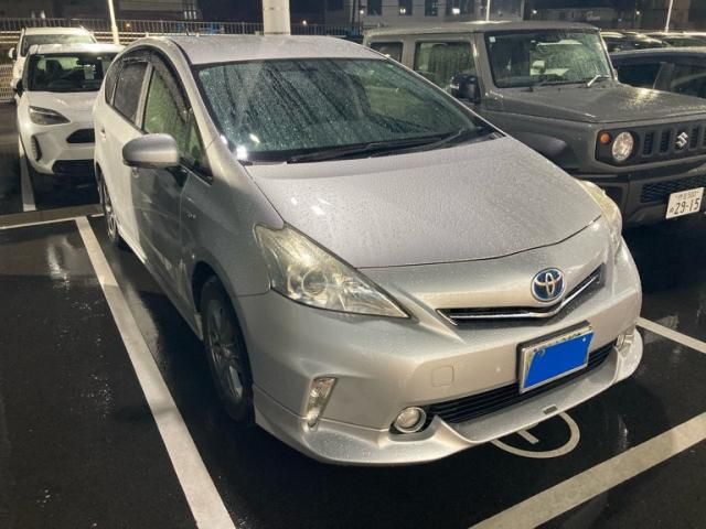 TOYOTA PRIUS Alpha 2012