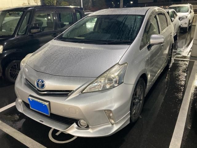 TOYOTA PRIUS Alpha 2012