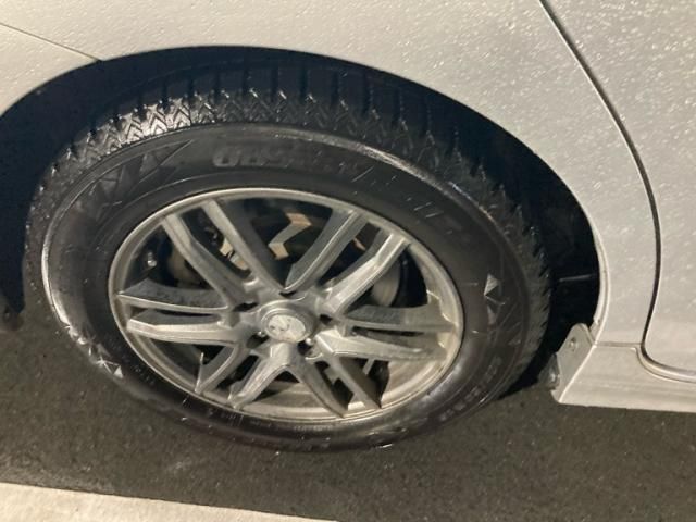 TOYOTA PRIUS Alpha 2012