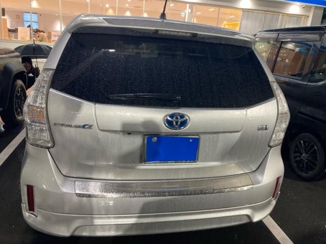 TOYOTA PRIUS Alpha 2012