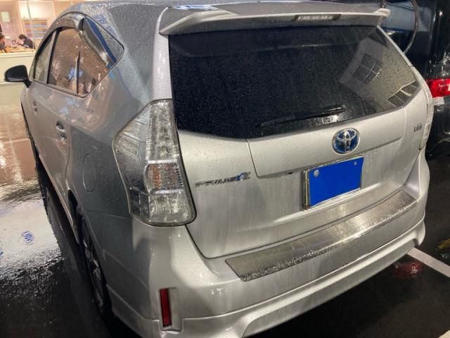 TOYOTA PRIUS Alpha 2012