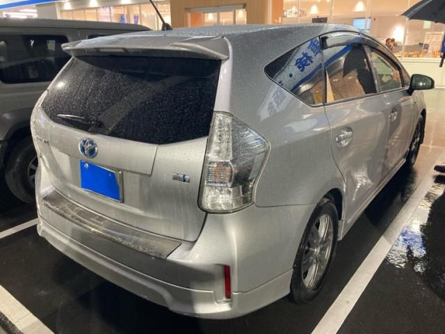 TOYOTA PRIUS Alpha 2012