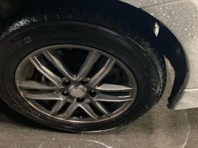 TOYOTA PRIUS Alpha 2012