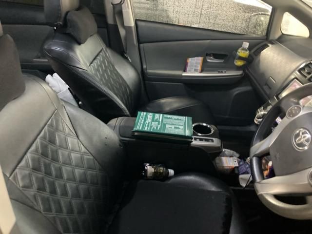 TOYOTA PRIUS Alpha 2012