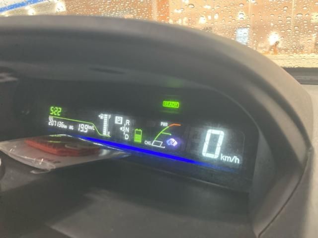 TOYOTA PRIUS Alpha 2012