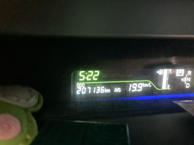 TOYOTA PRIUS Alpha 2012