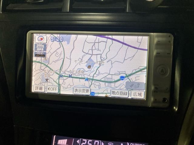 TOYOTA PRIUS Alpha 2012