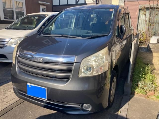 TOYOTA NOAH 2009