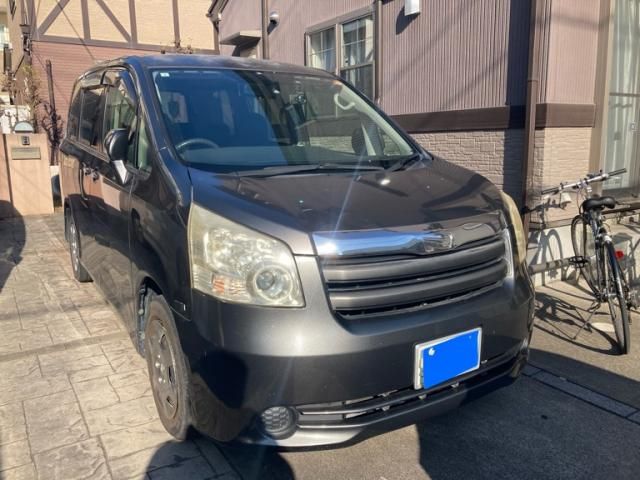 TOYOTA NOAH 2009