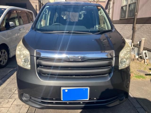 TOYOTA NOAH 2009
