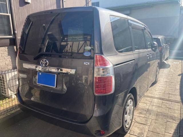TOYOTA NOAH 2009