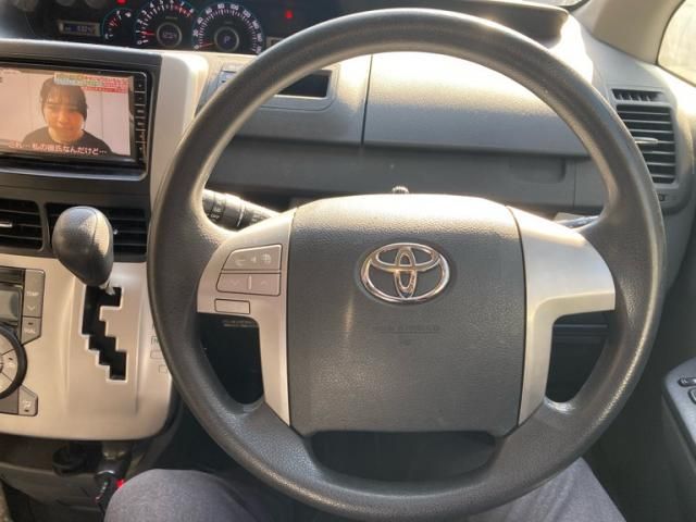 TOYOTA NOAH 2009