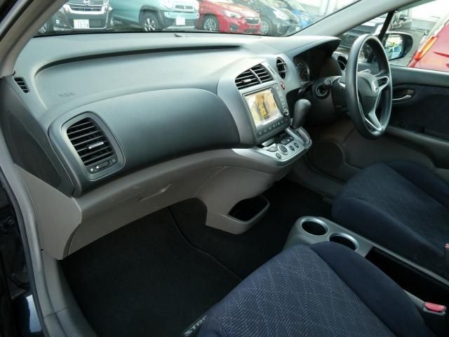 HONDA STREAM 4WD 2011