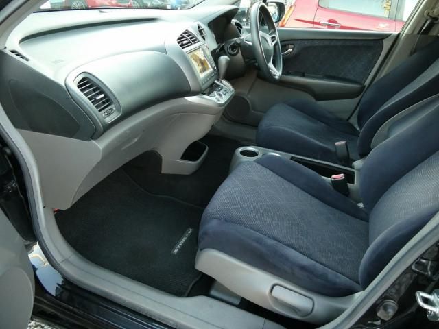 HONDA STREAM 4WD 2011