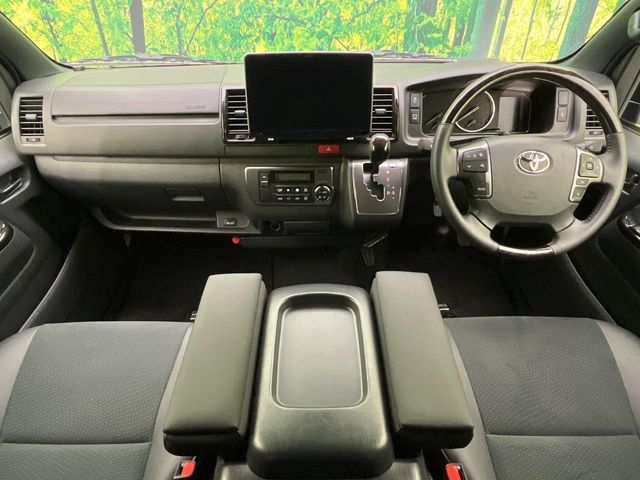 TOYOTA HIACE van 2WD 2025