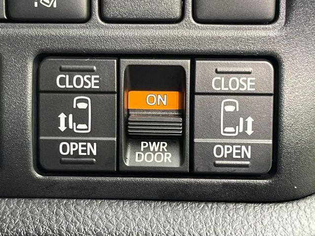 TOYOTA ESQUIRE HYBRID 2016