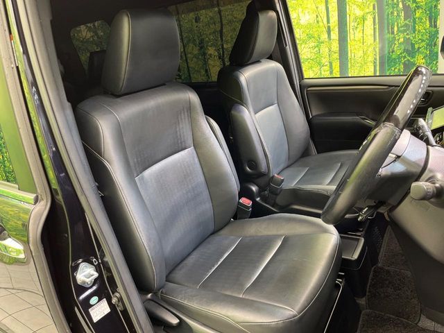 TOYOTA ESQUIRE HYBRID 2016