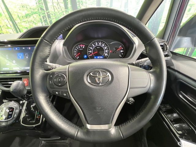 TOYOTA NOAH 2017