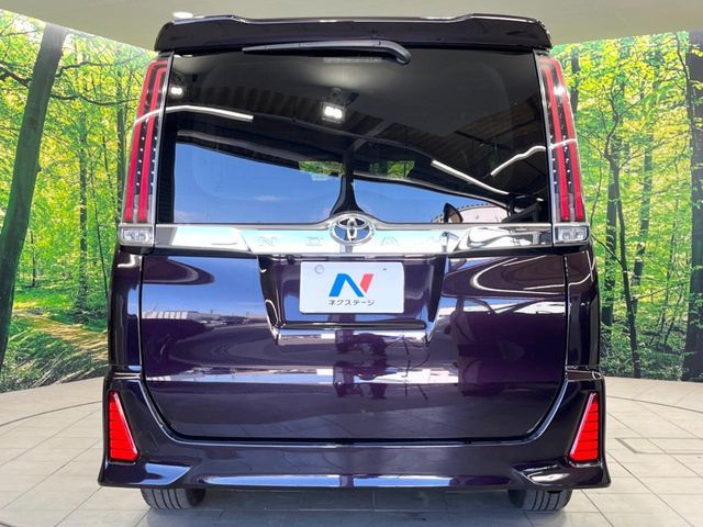 TOYOTA NOAH 2017