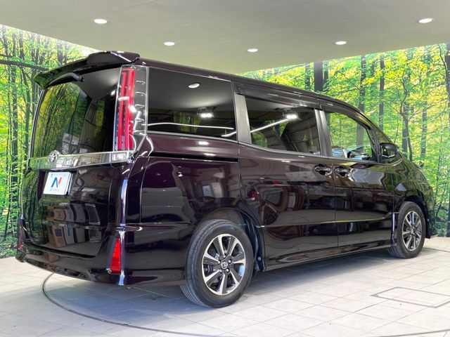 TOYOTA NOAH 2017
