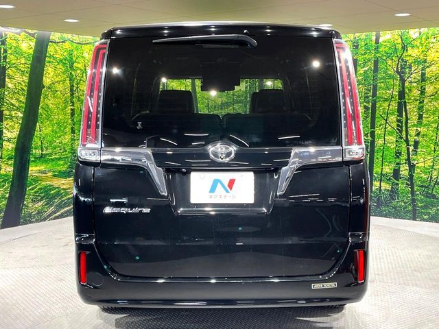 TOYOTA ESQUIRE 2018