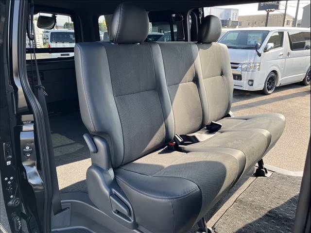 TOYOTA HIACE van 4WD 2025