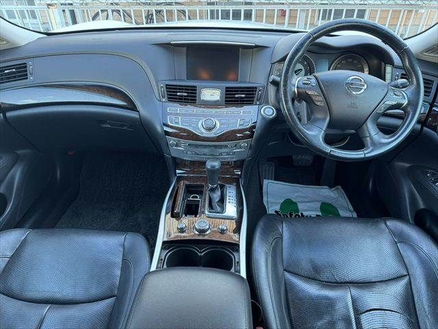 NISSAN FUGA HYBRID 2011