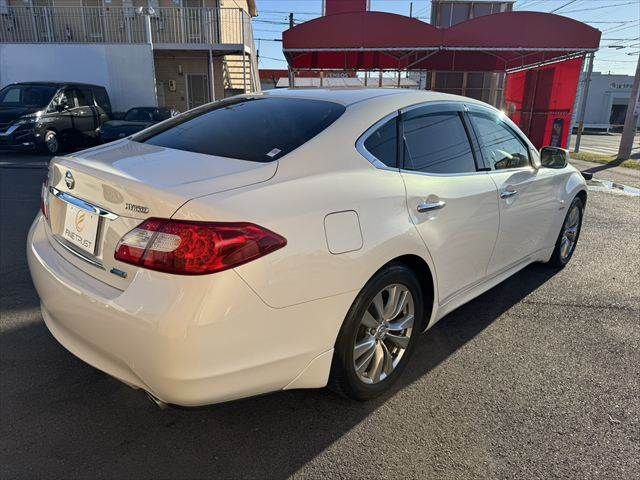 NISSAN FUGA HYBRID 2011