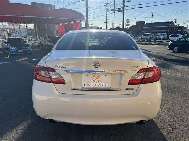 NISSAN FUGA HYBRID 2011