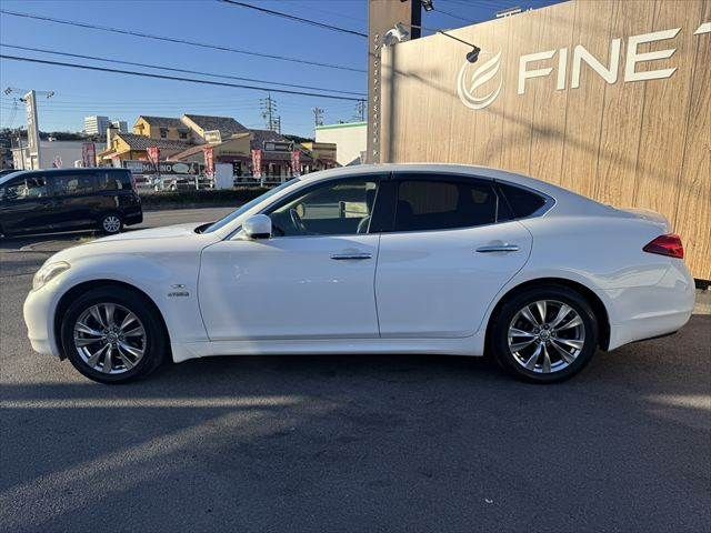 NISSAN FUGA HYBRID 2011