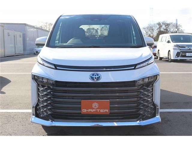 TOYOTA VOXY HYBRID 2025