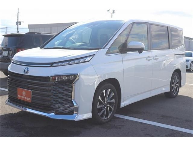 TOYOTA VOXY HYBRID 2025