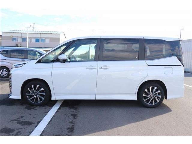 TOYOTA VOXY HYBRID 2025