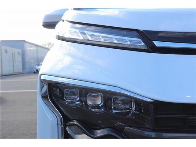 TOYOTA VOXY HYBRID 2025