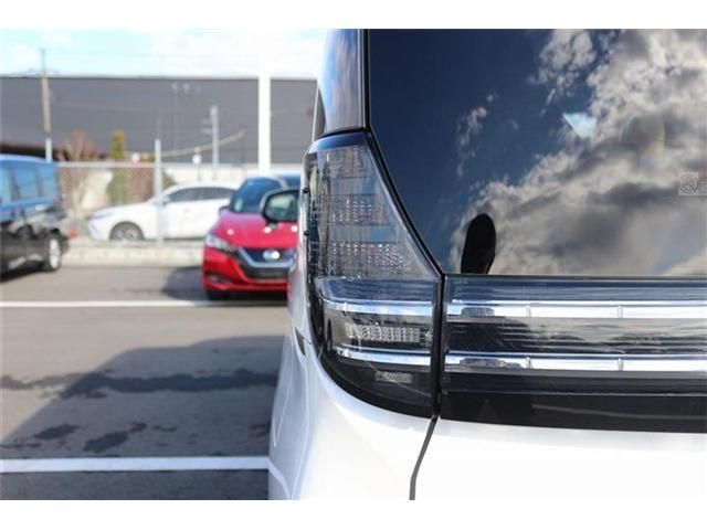 TOYOTA VOXY HYBRID 2025