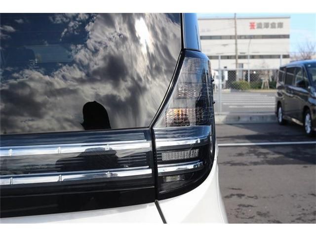 TOYOTA VOXY HYBRID 2025