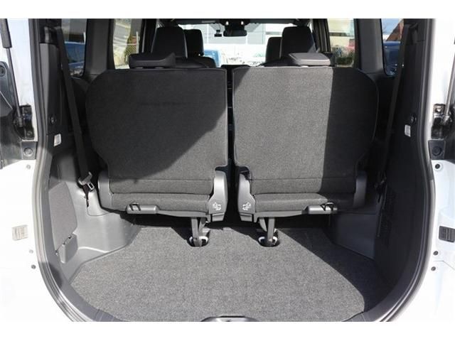 TOYOTA VOXY HYBRID 2025