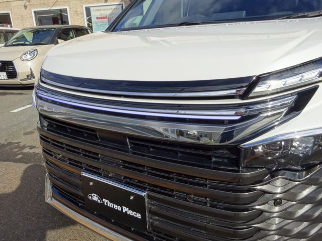 TOYOTA VOXY HYBRID 2022