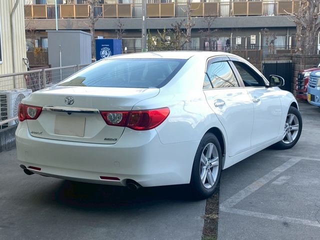 TOYOTA MARK X 2011