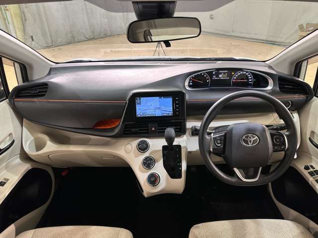 TOYOTA SIENTA 2015