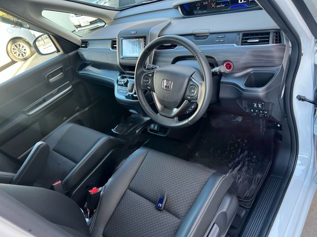 HONDA FREED HYBRID 2022