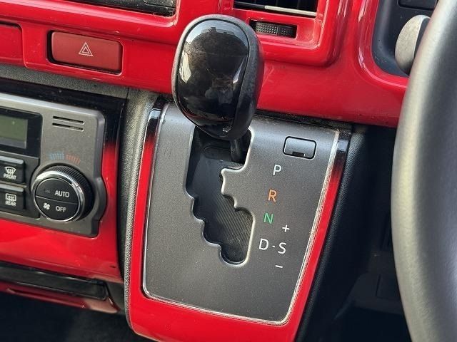 TOYOTA HIACE van 2WD 2017