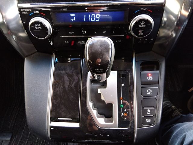 TOYOTA VELLFIRE 2019