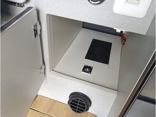 TOYOTA HIACE wagon 4WD 2011