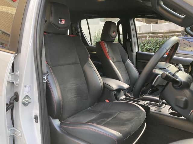 TOYOTA HILUX 4WD 2024