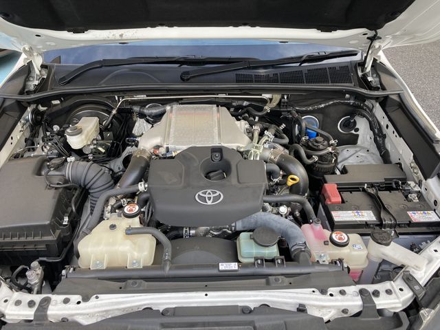 TOYOTA HILUX 4WD 2024
