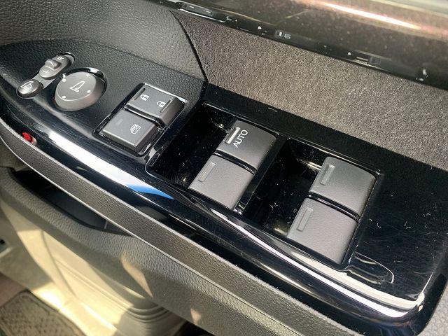 HONDA N BOX CUSTOM 4WD 2019